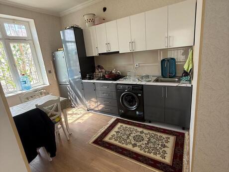 2 otaqlı köhnə tikili - Azadlıq Prospekti m. - 65 m²