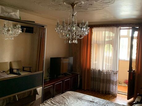 3-комн. вторичка - м. Элмляр Академиясы - 70 м²