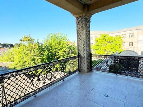 7 otaqlı həyət evi/bağ evi - M.Ə.Rəsulzadə q. - 500 m²