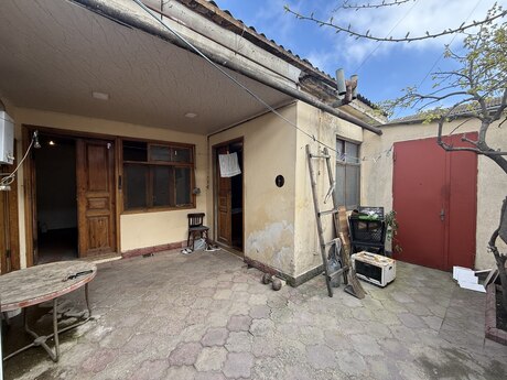 2 otaqlı həyət evi/bağ evi - İnşaatçılar m. - 85 m²