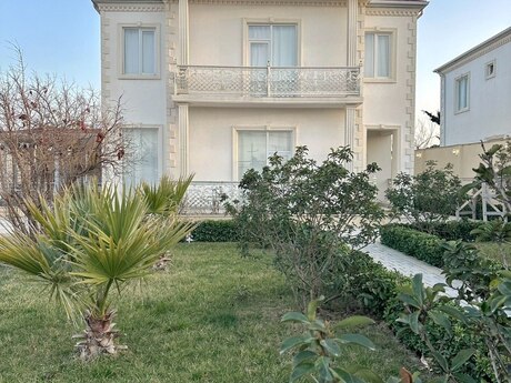 5 otaqlı həyət evi/bağ evi - Şüvəlan q. - 250 m²