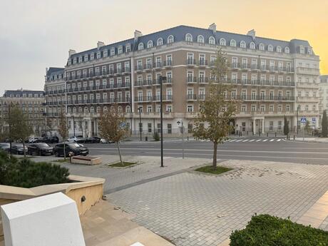 4 otaqlı yeni tikili - Ağ şəhər q. - 148 m²