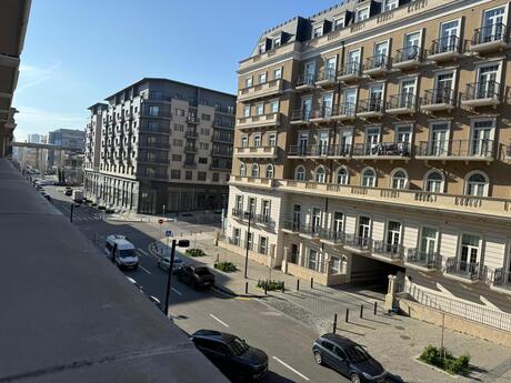 4 otaqlı yeni tikili - Ağ şəhər q. - 148 m²