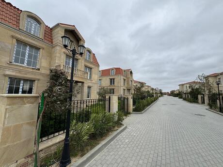 8 otaqlı həyət evi/bağ evi - Sea Breeze q. - 360 m²