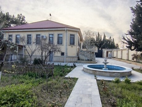 5 otaqlı həyət evi/bağ evi - Görədil q. - 200 m²