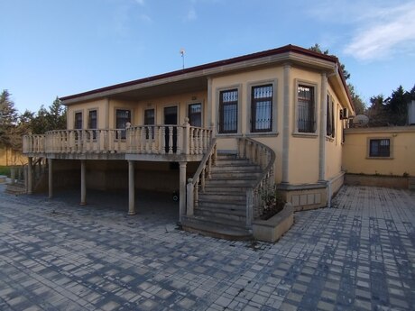 5 otaqlı həyət evi/bağ evi - Görədil q. - 200 m²