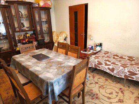 3-комн. вторичка - м. Иншаатчылар - 100 м²