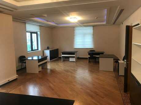 7 otaqlı ofis - 28 May m. - 250 m²