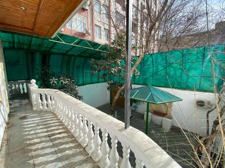 8 otaqlı həyət evi/bağ evi - Gənclik m. - 350 m²