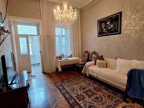 3 otaqlı köhnə tikili - İçəri Şəhər m. - 75 m²