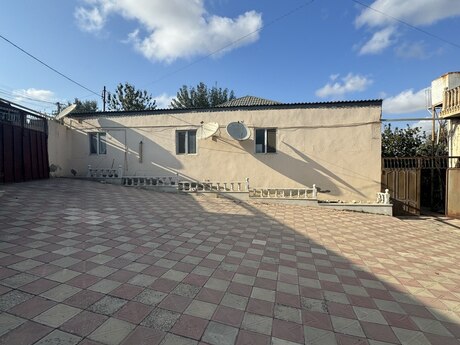 8 otaqlı həyət evi/bağ evi - Xocəsən q. - 260 m²