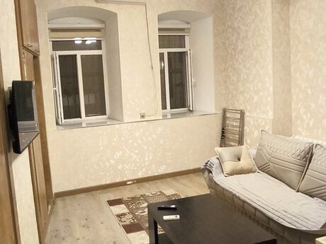 Elan №6029005 - Bakı, Sahil m., 2 otaqlı, 69 m², 1/2 mərtəbə