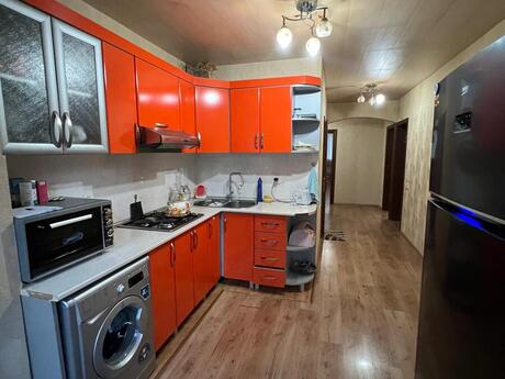4-комн. вторичка - м. Азадлыг проспекти - 100 м²