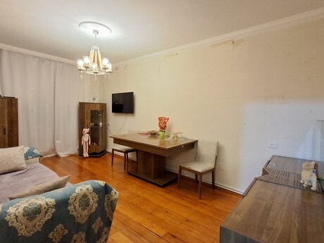 3 otaqlı köhnə tikili - Azadlıq Prospekti m. - 90 m²