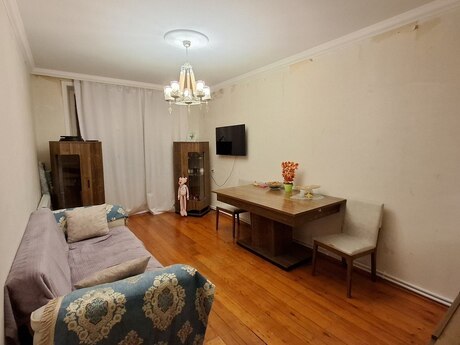 3 otaqlı köhnə tikili - Azadlıq Prospekti m. - 90 m²