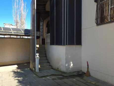 6 otaqlı həyət evi/bağ evi - Bakıxanov q. - 250 m²