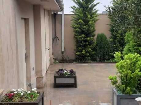 6 otaqlı həyət evi/bağ evi - Şüvəlan q. - 300 m²