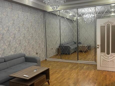 1 otaqlı yeni tikili - Azadlıq Prospekti m. - 65 m²