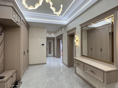 4-комн. новостройка - м. 28 мая - 195 м²