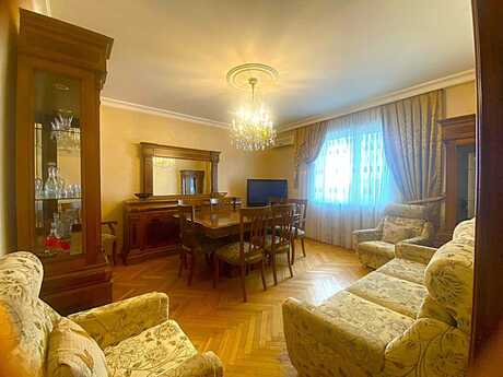 4 otaqlı köhnə tikili - Elmlər Akademiyası m. - 115 m²