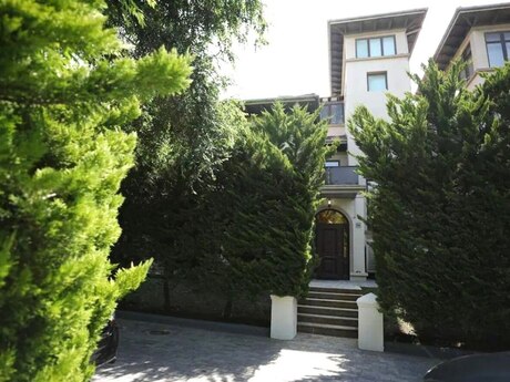 5 otaqlı həyət evi/bağ evi - Bilgəh q. - 575 m²