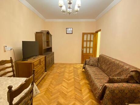 3 otaqlı köhnə tikili - 8-ci mikrorayon q. - 80 m²