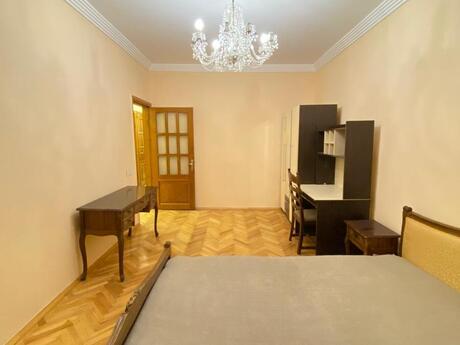 3 otaqlı köhnə tikili - 8-ci mikrorayon q. - 80 m²