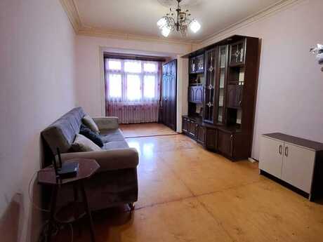 Satılır 1 otaqlı köhnə tikili 36 m², Xalqlar Dostluğu m.