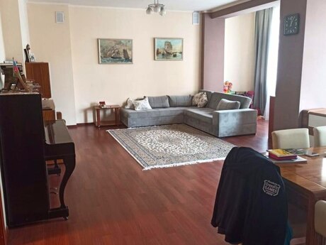 3-комн. новостройка - м. Низами - 137 м²