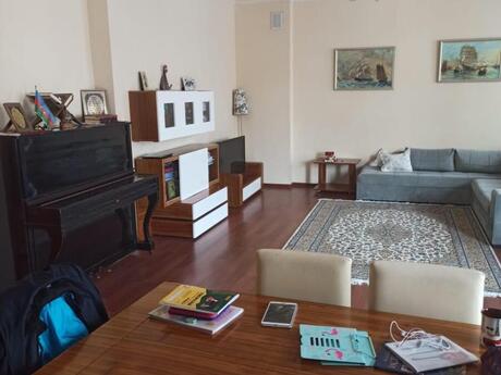 3-комн. новостройка - м. Низами - 137 м²
