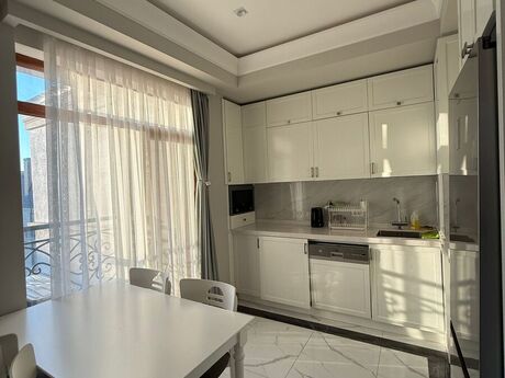 3 otaqlı yeni tikili - Ağ şəhər q. - 124 m²