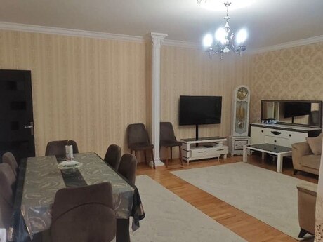 5 otaqlı köhnə tikili - 8-ci mikrorayon q. - 120 m²
