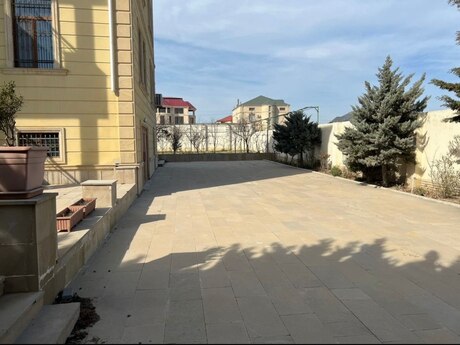 7 otaqlı həyət evi/bağ evi - Novxanı q. - 300 m²