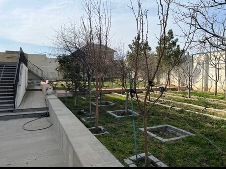 7 otaqlı həyət evi/bağ evi - Novxanı q. - 300 m²