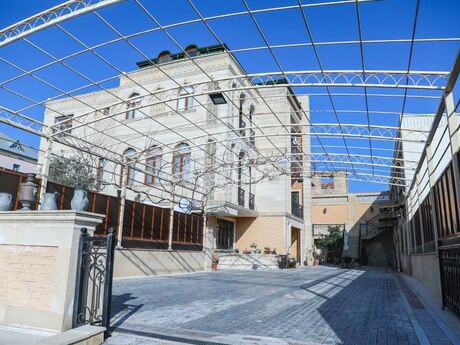 10 otaqlı həyət evi/bağ evi - Nəsimi m. - 1000 m²