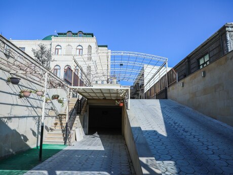 10 otaqlı həyət evi/bağ evi - Nəsimi m. - 1000 m²
