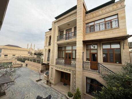 10 otaqlı həyət evi/bağ evi - Nəsimi m. - 1000 m²