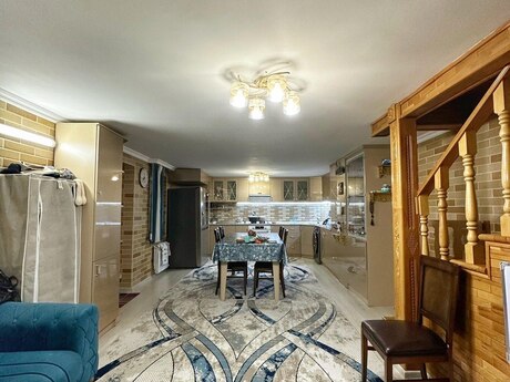5 otaqlı həyət evi/bağ evi - Qaraçuxur q. - 280 m²