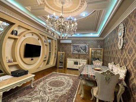 5 otaqlı həyət evi/bağ evi - Qaraçuxur q. - 280 m²