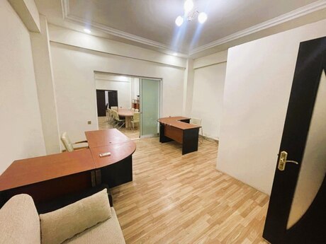 3-комн. офис - м. Шах Исмаил Хатаи - 100 м²