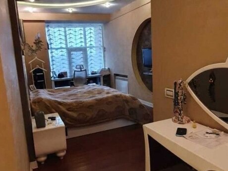 4 otaqlı yeni tikili - Şah İsmayıl Xətai m. - 190 m²