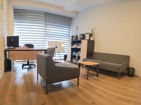 7-комн. офис - м. Элмляр Академиясы - 280 м²