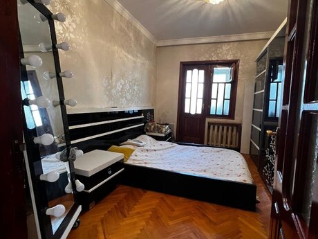 5 otaqlı köhnə tikili - İnşaatçılar m. - 130 m²