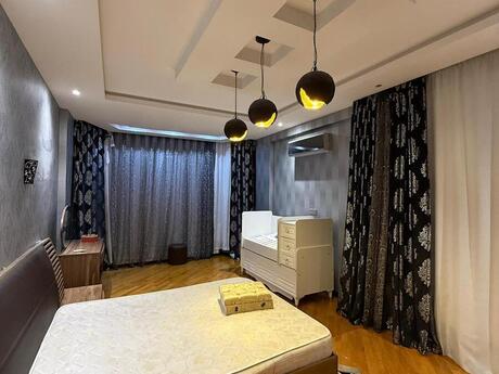 3 otaqlı yeni tikili - 8 Noyabr m. - 135 m²