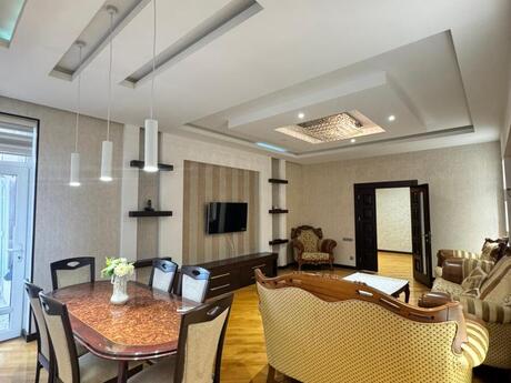3 otaqlı yeni tikili - 8 Noyabr m. - 135 m²