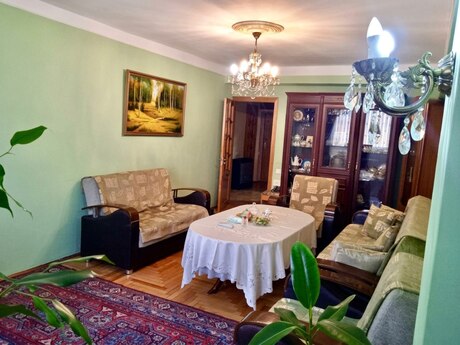 3-комн. вторичка - м. Элмляр Академиясы - 90 м²
