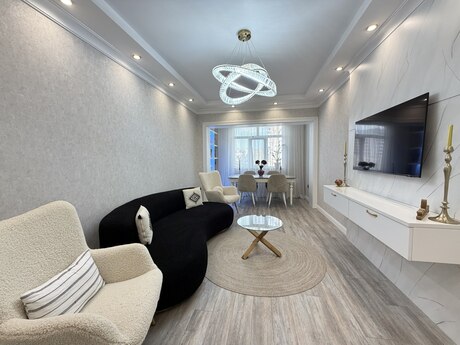 3 otaqlı köhnə tikili - Bakıxanov q. - 85 m²