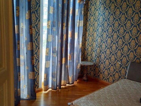 4 otaqlı köhnə tikili - 28 May m. - 160 m²
