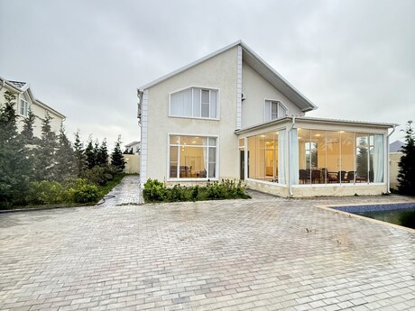5 otaqlı həyət evi/bağ evi - Şüvəlan q. - 320 m²