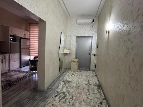 5 otaqlı həyət evi/bağ evi - Novxanı q. - 180 m²